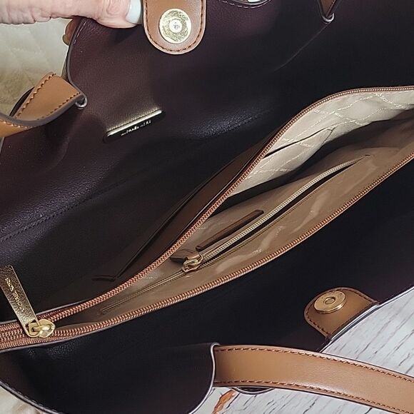 MICHAEL KORS Large Pebble Grained Tote Bag - Picture 8 of 16